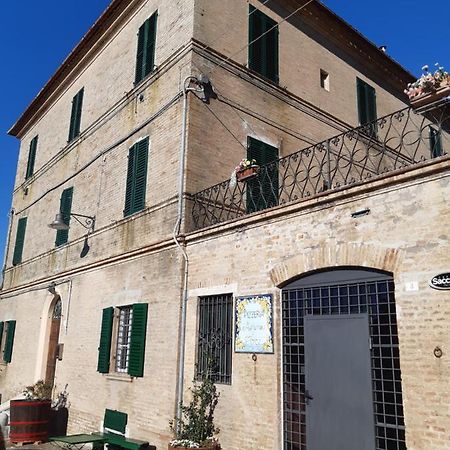 Palazzo Tuemi Apartamento Castelplanio Exterior foto